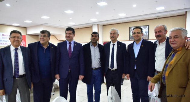 DİSK'ten Başkan Atila'ya plaket