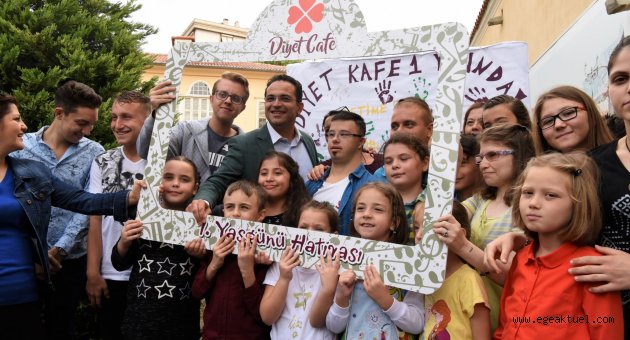 Diyet Kafe'de renkli görüntüler