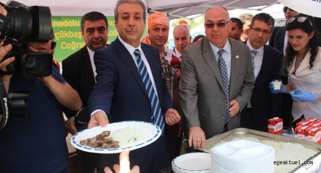 Egeli birlikler toprak bayramı’na renk kattı