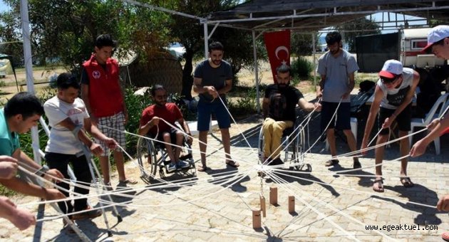 Engellleri ortadan kaldıran kampta hayatları paylaştılar