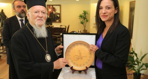 Fener Rum Patriği Bartholomeos İzmir'de ayin yönetti