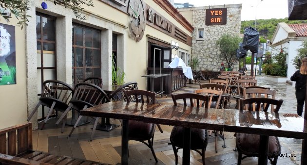 Fırtınadan Çeşme değil, ekonomisi etkilendi
