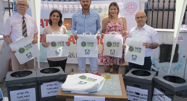 Foça'da ‘‘10 Pil Getir, Bez Torbanı Götür’’ etkinliği düzenlendi