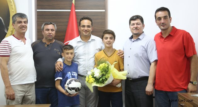 Geleceğin yıldızlarından Başkan Atila’ya ziyaret