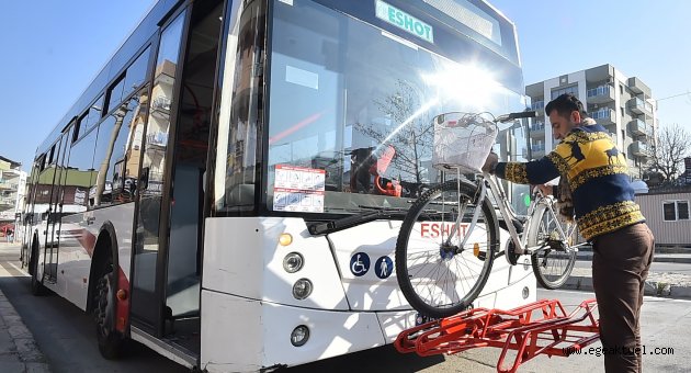 İzmir’de bisikletle otobüs yolculuğu başladı
