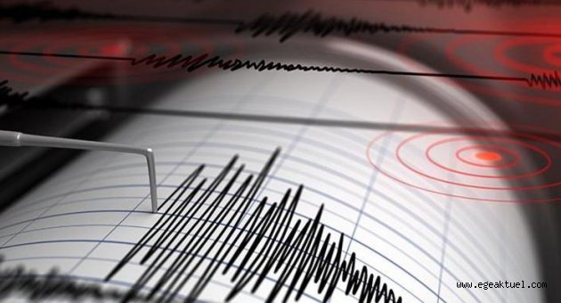 İzmir’de gece saatlerinde deprem paniği