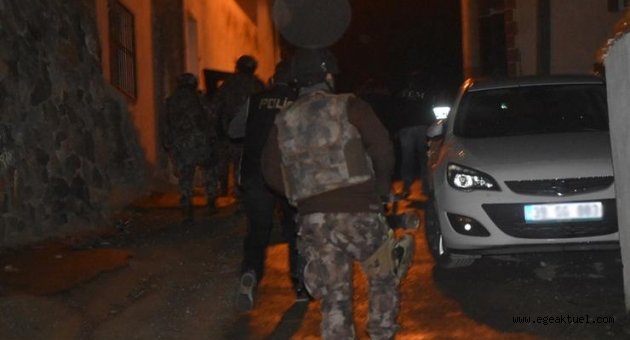 İzmir merkezli 4 ilde FETÖ operasyonu: 33 gözaltı