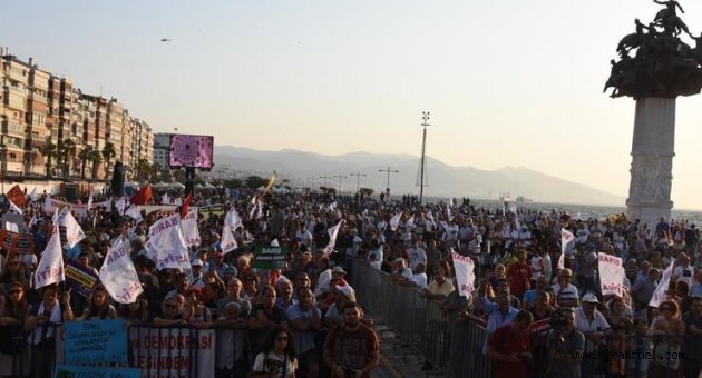 İzmir'de 1 Eylül Dünya Barış günü mitingi düzenlendi