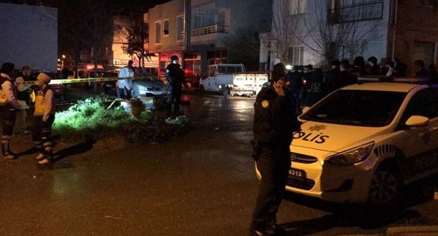 İzmir'de asker kaçağı şahıs polislere saldırdı