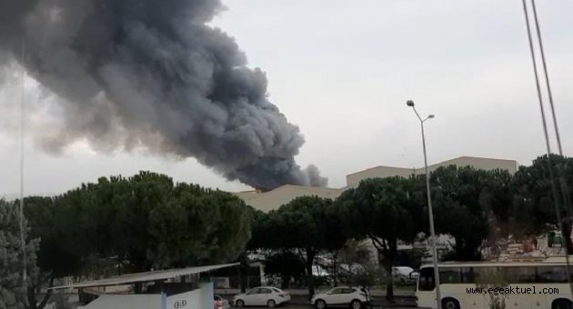 İzmir'de çerez fabrikasında yangın