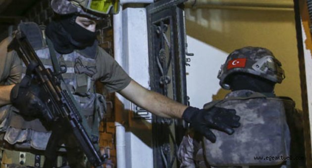 İzmir'de düğmeye basıldı: FETÖ'nün hücre evlerine baskın!