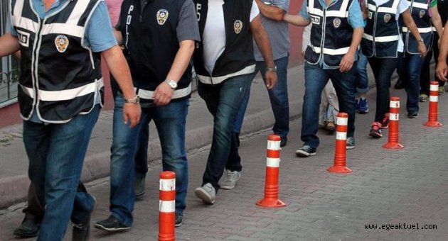 İzmir'de FETÖ operasyonu: 17 gözaltı