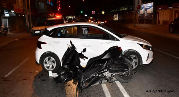İzmir'de motosiklet otomobile çarptı: 1'i polis 2 yaralı