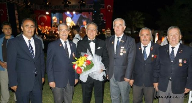 İzmir'de renkli 9 Eylül resepsiyonu