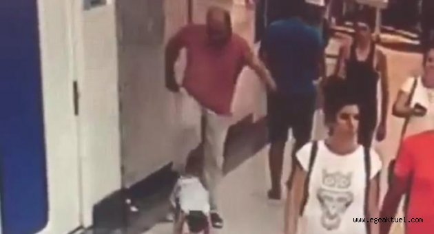 İzmir'de şoke eden görüntü: Bebeği yere koyup tekmeledi!