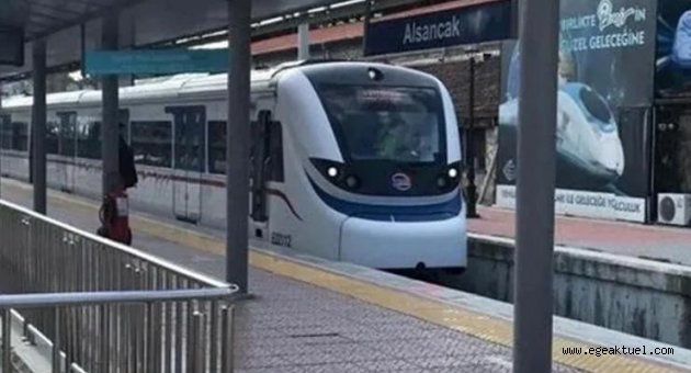 İzmir'de yük treni raydan çıktı; İZBAN seferlerinde aksama