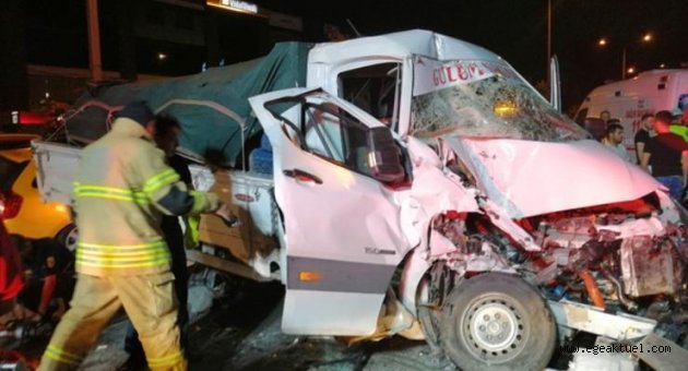 İzmir'de zincirleme kaza: 4 yaralı
