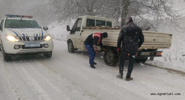 İzmir'in dağlarında kar yağışı