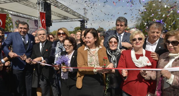 İzmirli kadınlara Başkan mesajı  "Birlikte, ele ele, kol kola..."