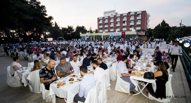 İzmod iftarına rekor katılım