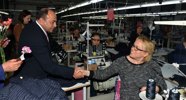 Kadınlara Başkan Arslan’dan Karanfilli Kutlama