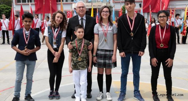 Karabağlar Belediyesi 10 Kasım nedeniyle kompozisyon yarışması düzenledi