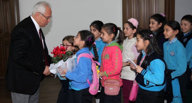 Karabağlar 'dan  okullara 5 milyon liralık destek