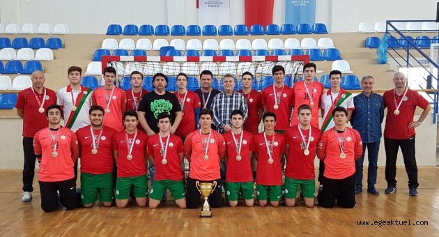 Karşıyaka’nın hentbolcuları şampiyon oldu