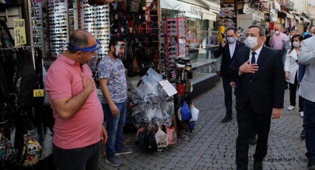 Kemeraltı Çarşısı ve berber esnafı kepenklerini açtı