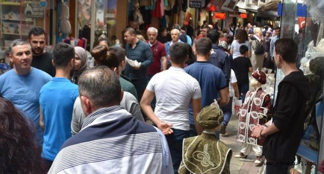 Kemeraltı Çarşısı'nda Ramazan bereketi