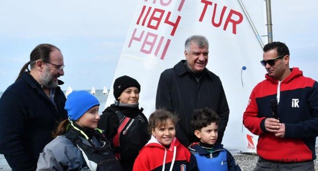 Kız çocuklarına ücretsiz yelken eğitimi!