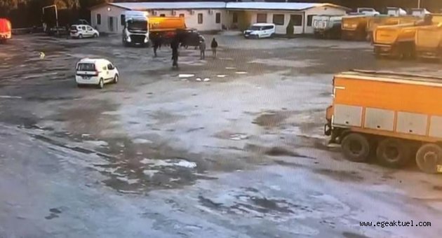 Kızgın şoför tırı mesai arkadaşlarının üzerine sürdü