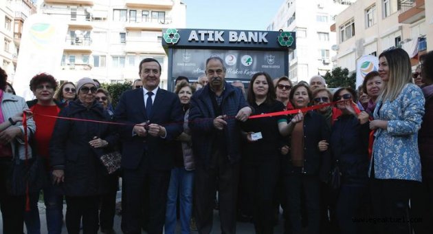 Konak'ta atık banklar hizmete girdi