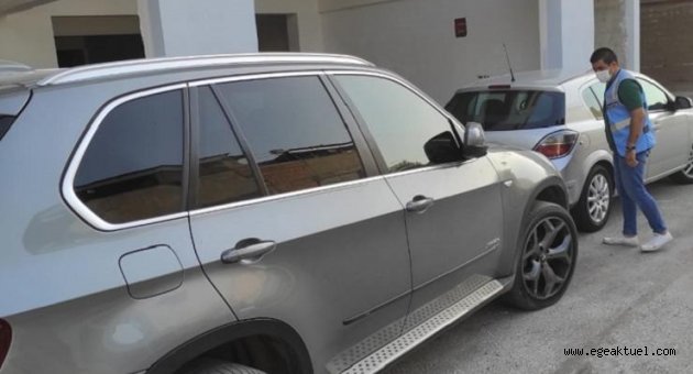 Kordon’da bisiklet yoluna giren özel araç sahibine cezai işlem başlatıldı