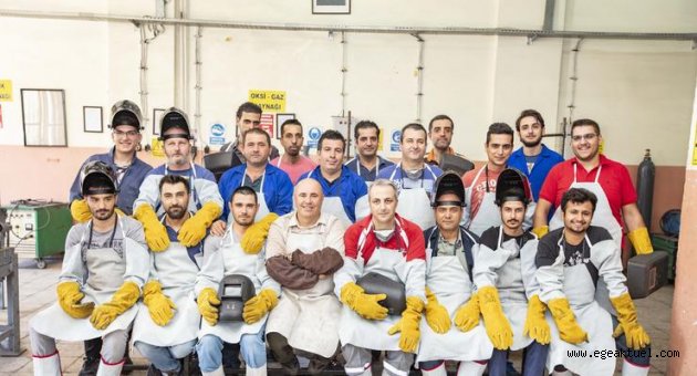 Kurs biter bitmez iş buldular