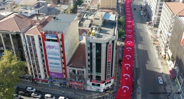 Kurtuluşun 98. yıldönümünde zafer yürüyüşü