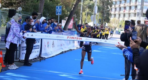 Maratonİzmir tarihe geçti