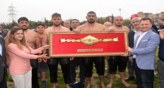  Menemen'de 5 Yıl Aradan Sonra Yağlı Güreş Şöleni