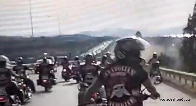 Motosikletliler cenaze yolunda ölüyorlardı