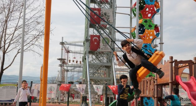 Öğrenciler macera parkı’nda