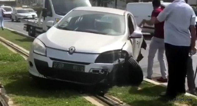 Otomobil, tramvay hattına çıktı