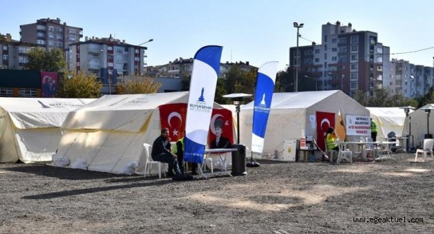 Parklardaki çadırlar Bayraklı'daki alana taşınıyor