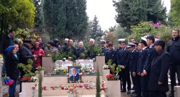 Salih İşgören’e kabri başında anma