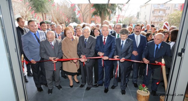Selçuk kütüphaneye kavuştu