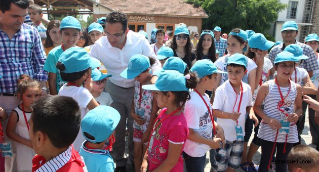 Somalı çocuklara yaz hediyesi